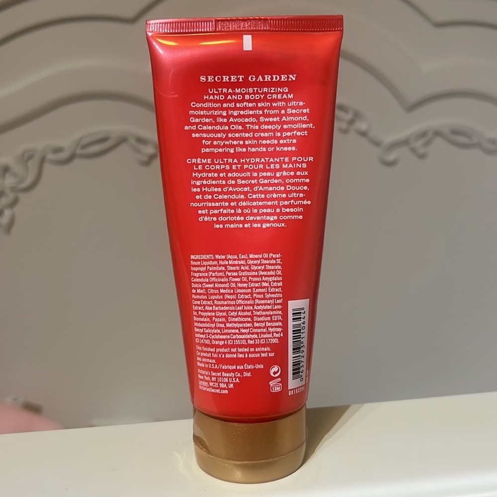 Victoria's Secret Sweet Daydream Ultra Moisturizing Hand And Body Cream - Picture 3 of 4